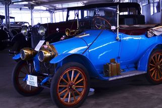 Zemřel jeden z nejslavnějších sběratelů veteránů, vášnivý závodník a majitel automobilového impéria - Garáž.cz